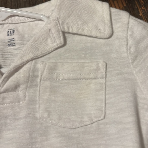 GAP Kids 2x 2T Button Down Shirts - 1xLight Blue SSS and 1xCream LSS. ExltCndtn - Picture 9 of 11